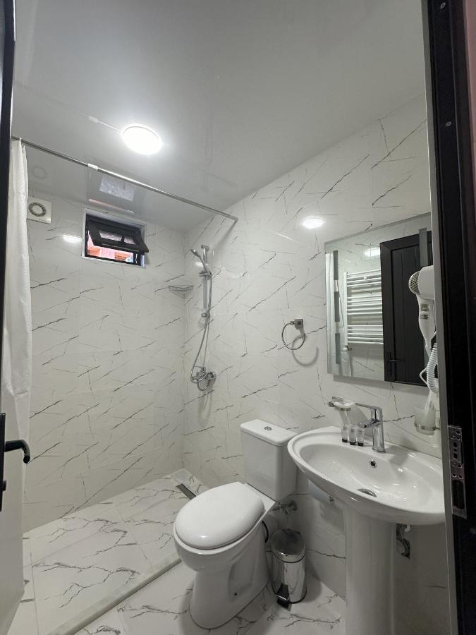 Bina N28 Hotel Koetaisi Buitenkant foto