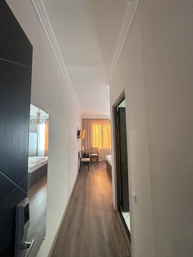 Bina N28 Hotel Koetaisi Buitenkant foto