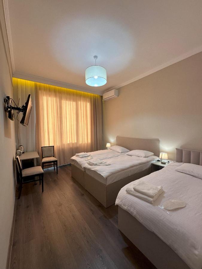 Bina N28 Hotel Koetaisi Buitenkant foto