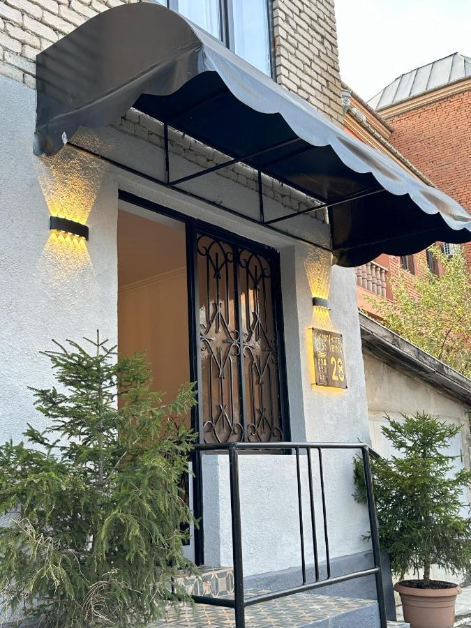 Bina N28 Hotel Koetaisi Buitenkant foto