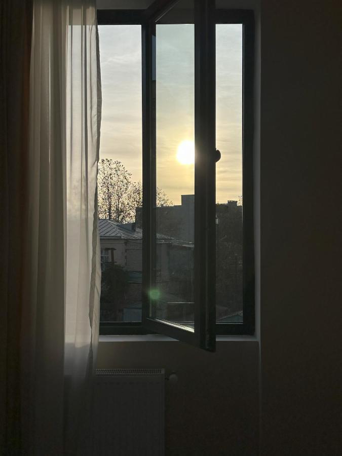 Bina N28 Hotel Koetaisi Buitenkant foto