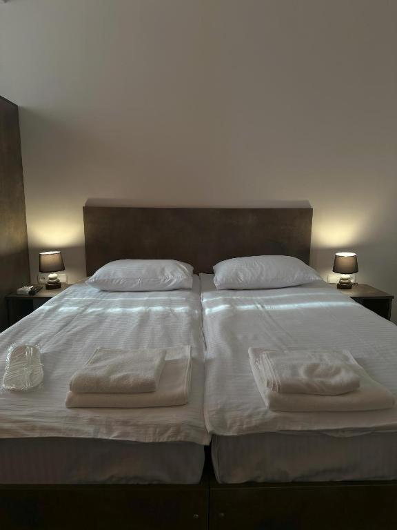 Bina N28 Hotel Koetaisi Buitenkant foto
