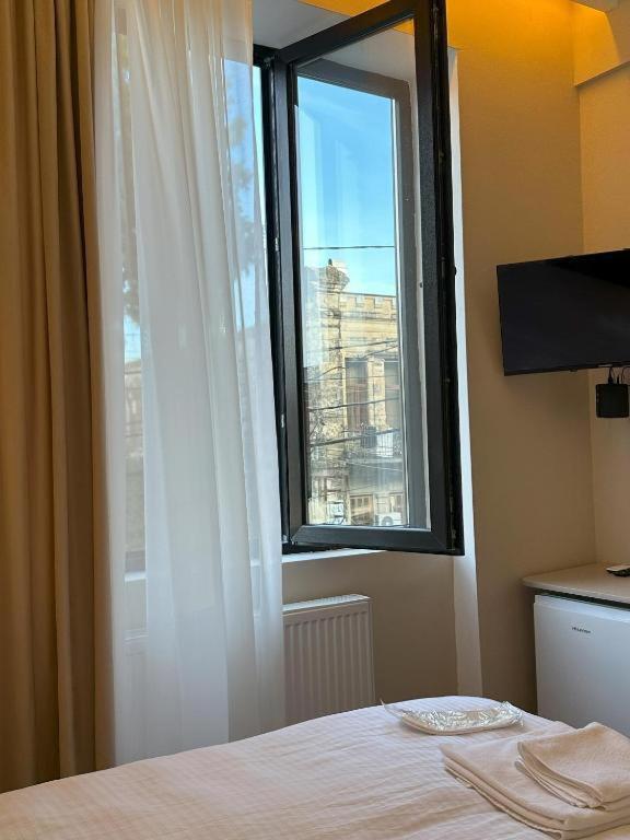 Bina N28 Hotel Koetaisi Buitenkant foto