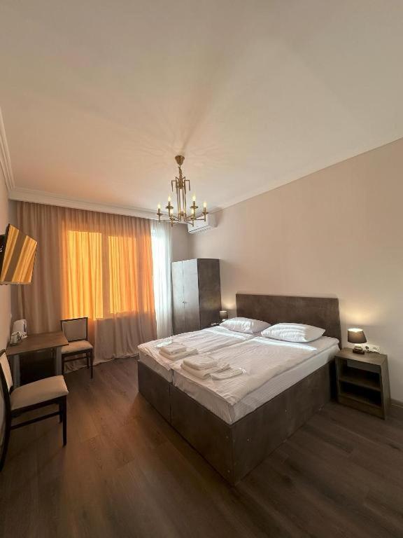 Bina N28 Hotel Koetaisi Buitenkant foto